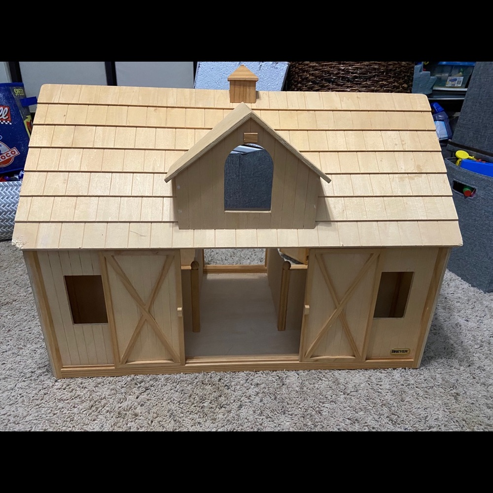 SOLDBreyer horse barn large SOLD